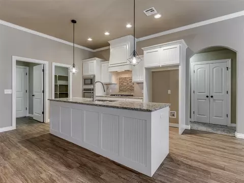 1909 NE 25th St, Moore, OK 73160