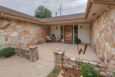 800 Ridgecrest Rd, Edmond, OK 73013
