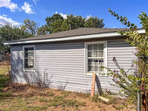 1330 S Gross Dr, Maysville, OK 73057