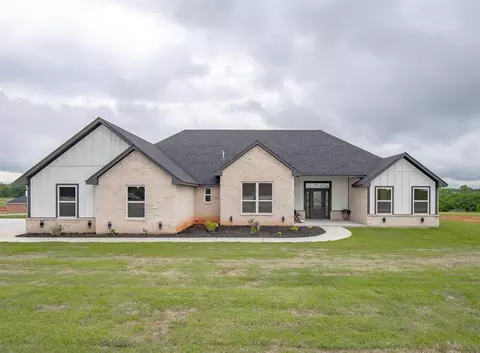 2441 Raven Cir, Blanchard, OK 73010