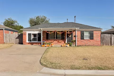 2225 Carlisle Rd, The Village, OK 73120