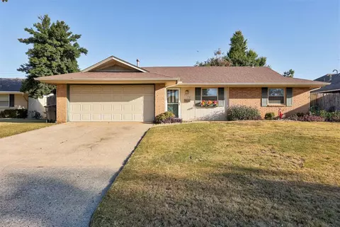 7709 NW 29th St, Bethany, OK 73008