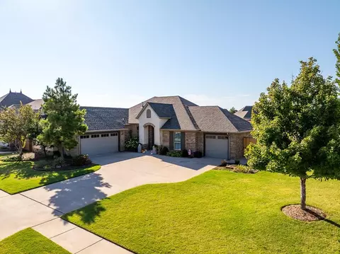 13600 Cobblestone Curve Rd, Oklahoma City, OK 73142