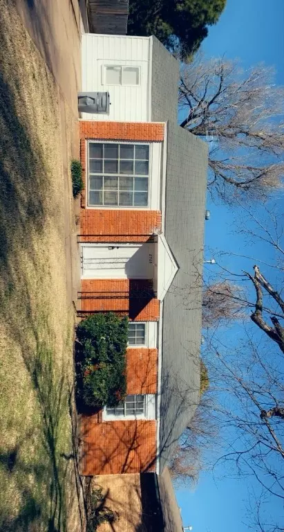 2505 NW Nw Lincoln Ave, Lawton, OK 73505
