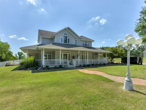 14242 Forest Ln, Choctaw, OK 73020