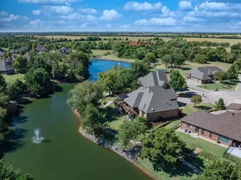 212 S Nelson Dr, Mustang, OK 73064