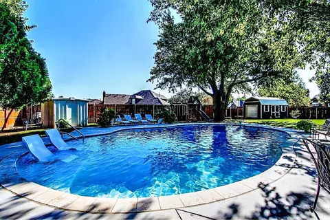1856 W David Dr, Mustang, OK 73064