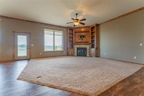 307 Hannah Dr, Tuttle, OK 73089 photo 5