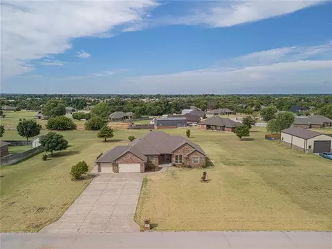 307 Hannah Dr, Tuttle, OK 73089 photo 3