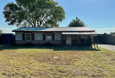 420 N Wolfley St, Elk City, OK 73644