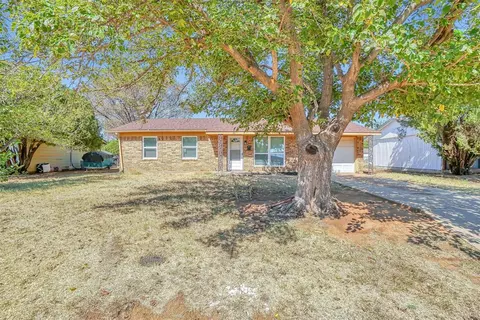 401 Saturn St, Altus, OK 73521