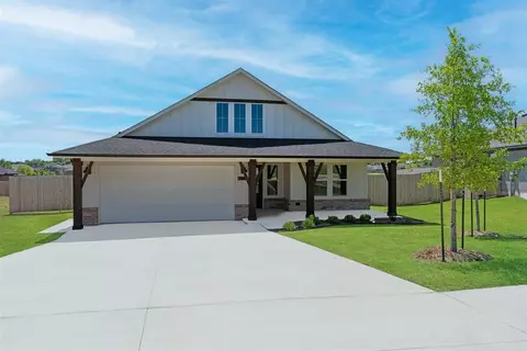 2484 Heather Rd, Blanchard, OK 73010