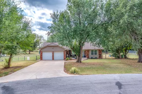 15330 Tomahawk Dr, Yukon, OK 73099