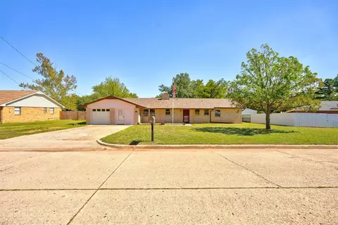 2324 Apache St, Choctaw, OK 73020