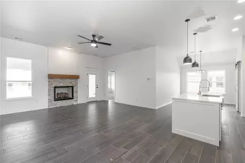 513 Hackberry Ln, Washington, OK 73093 photo 3