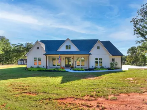9351 Creek View Rd, Guthrie, OK 73044
