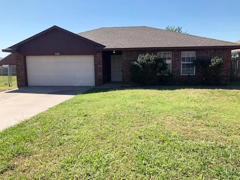 708 NW 21st St, Moore, OK 73160
