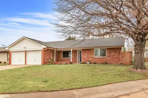 816 E Lamplighter Ct, Guthrie, OK 73044 photo 2