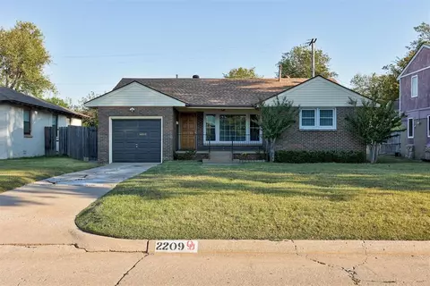 2209 Downing St, The Village, OK 73120