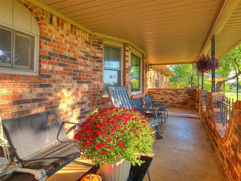 1322 S Jim Thorpe Blvd, Prague, OK 74864
