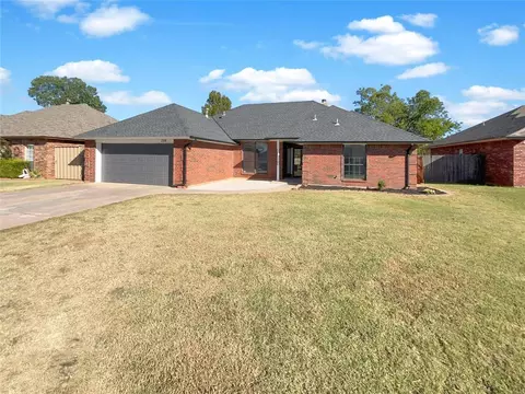 739 W Dowden Dr, Mustang, OK 73064