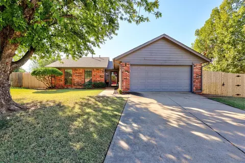 528 Beagle Cir, Edmond, OK 73003