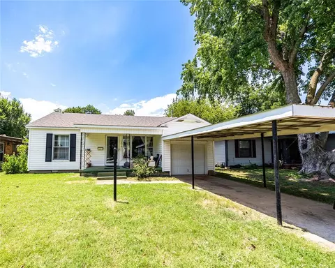 1614 S 20th St, Chickasha, OK 73018