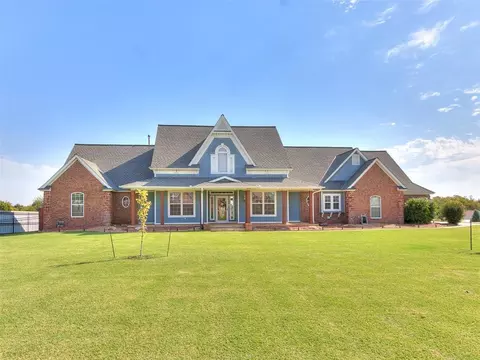 1404 Lost Creek Dr, Moore, OK 73160