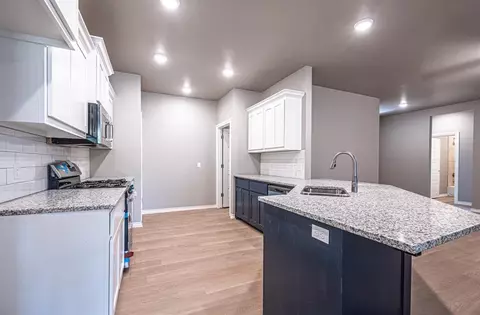 124 Cedar St, Perry, OK 73077