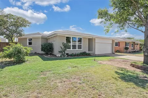 616 Vine St, Altus, OK 73521