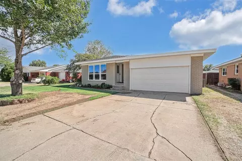 616 Vine St, Altus, OK 73521 photo 4