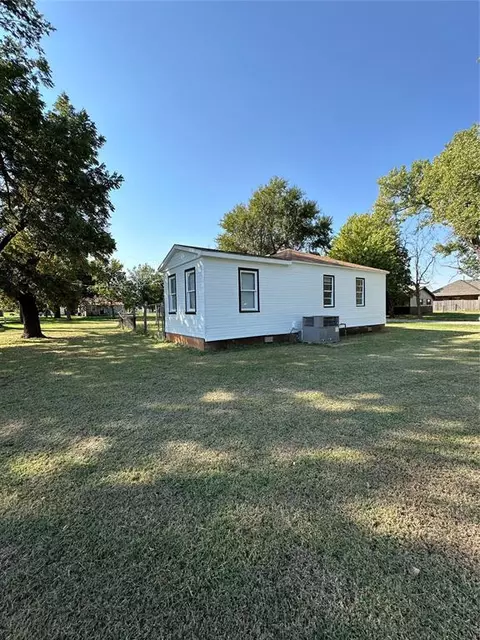 102 NW 7th St, Tuttle, OK 73089 photo 32
