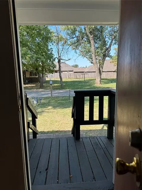 102 NW 7th St, Tuttle, OK 73089 photo 5