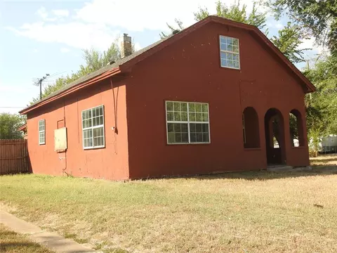 303 E Washington St, Crescent, OK 73028 photo 2
