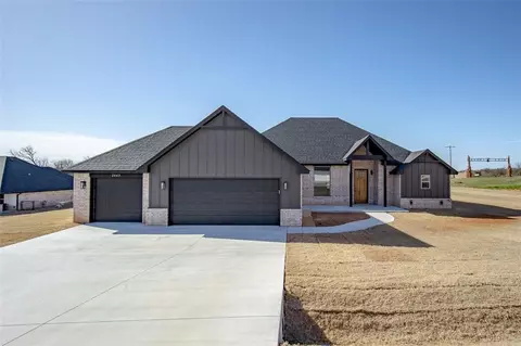 2443 Canyon Cir, Blanchard, OK 73010