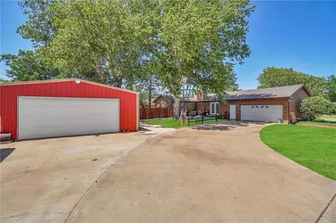 1702 W C Ave, Elk City, OK 73644