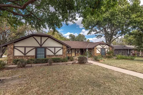 815 Victoria Dr, Yukon, OK 73099