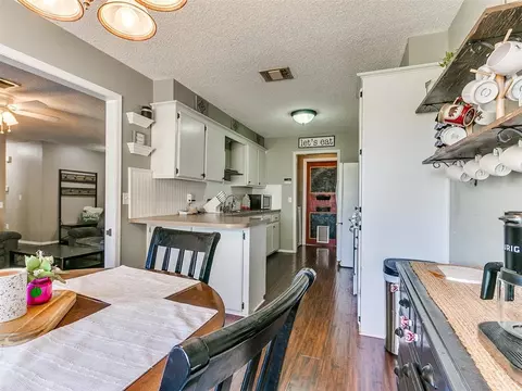 2305 Leaf Dr, Moore, OK 73160 photo 6