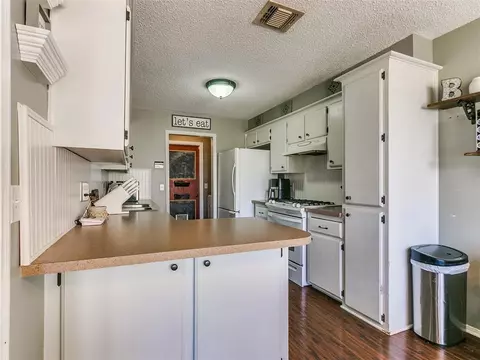 2305 Leaf Dr, Moore, OK 73160 photo 7