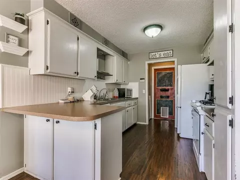 2305 Leaf Dr, Moore, OK 73160 photo 12