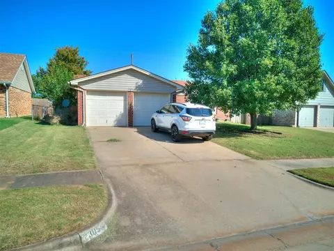 2305 Leaf Dr, Moore, OK 73160 photo 3