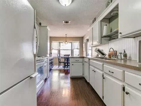 2305 Leaf Dr, Moore, OK 73160 photo 13
