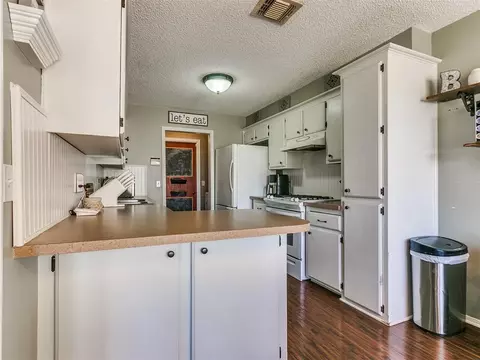 2305 Leaf Dr, Moore, OK 73160 photo 11