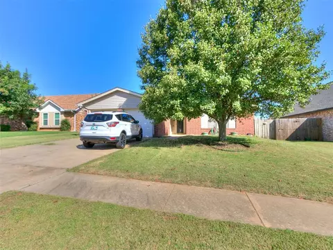 2305 Leaf Dr, Moore, OK 73160
