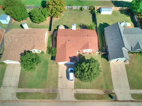 2305 Leaf Dr, Moore, OK 73160 photo 5