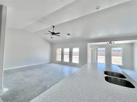5 Courage Cir, Altus, OK 73521 photo 6