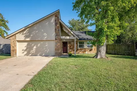 10612 Ricky Ln, Midwest City, OK 73130