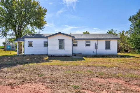 13640 N Red Rock Rd, Calumet, OK 73014