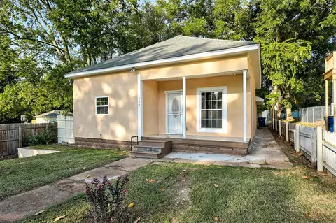 720 S 5th St, Chickasha, OK 73018