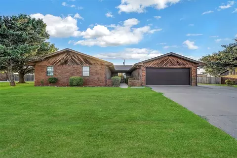128 W Quail Dr, Cordell, OK 73632